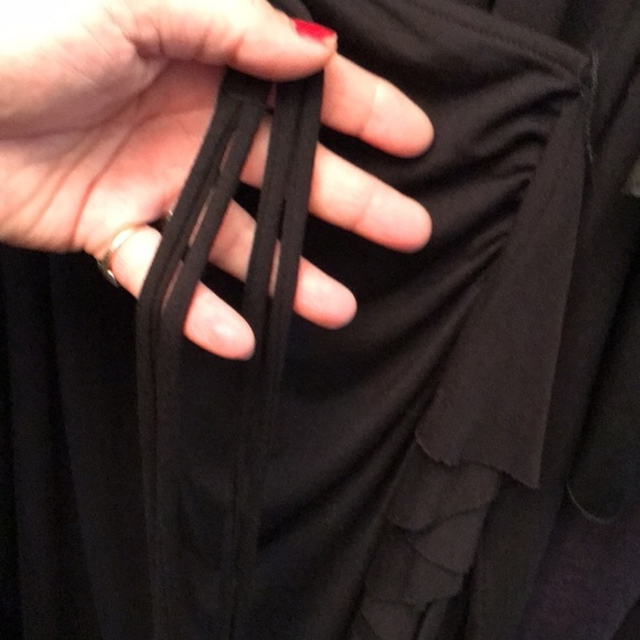 New York & Co medium -10 black sleeveless faux wrap w/ stretch & side shirring - Picture 12 of 12